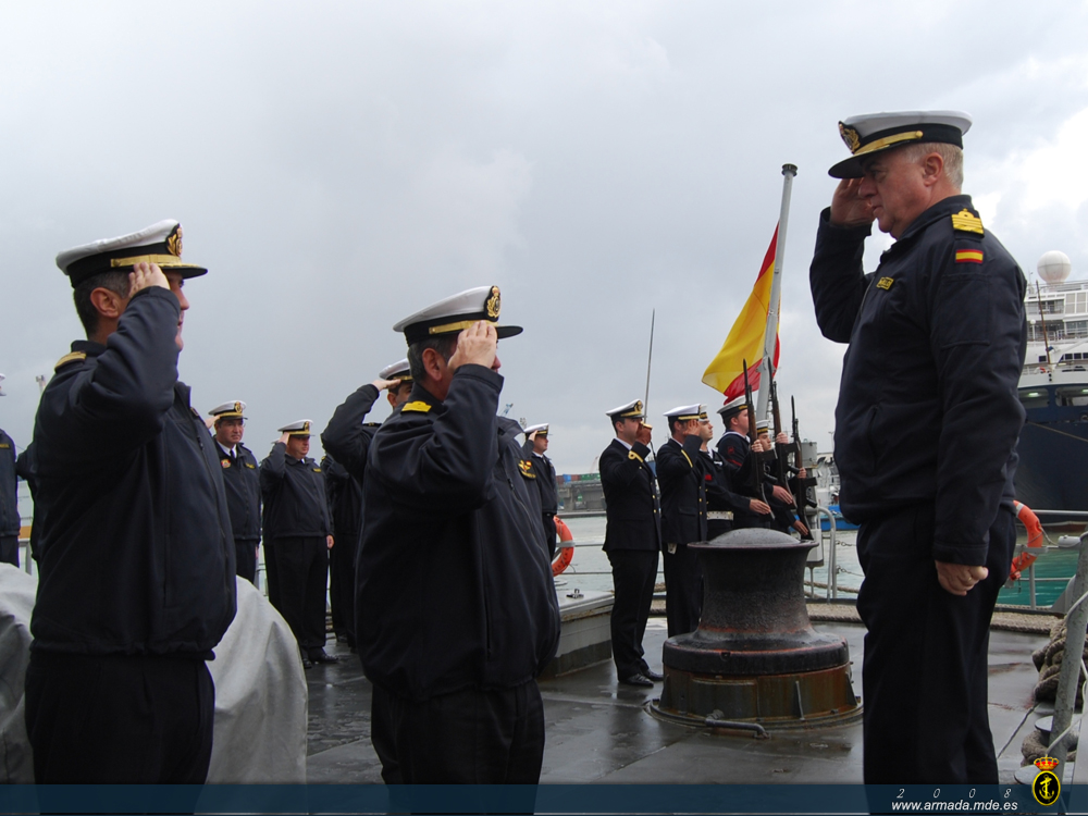 El Ajema es recibido por el Almirante de Acción Marítima y el Comandante del Patrullero
